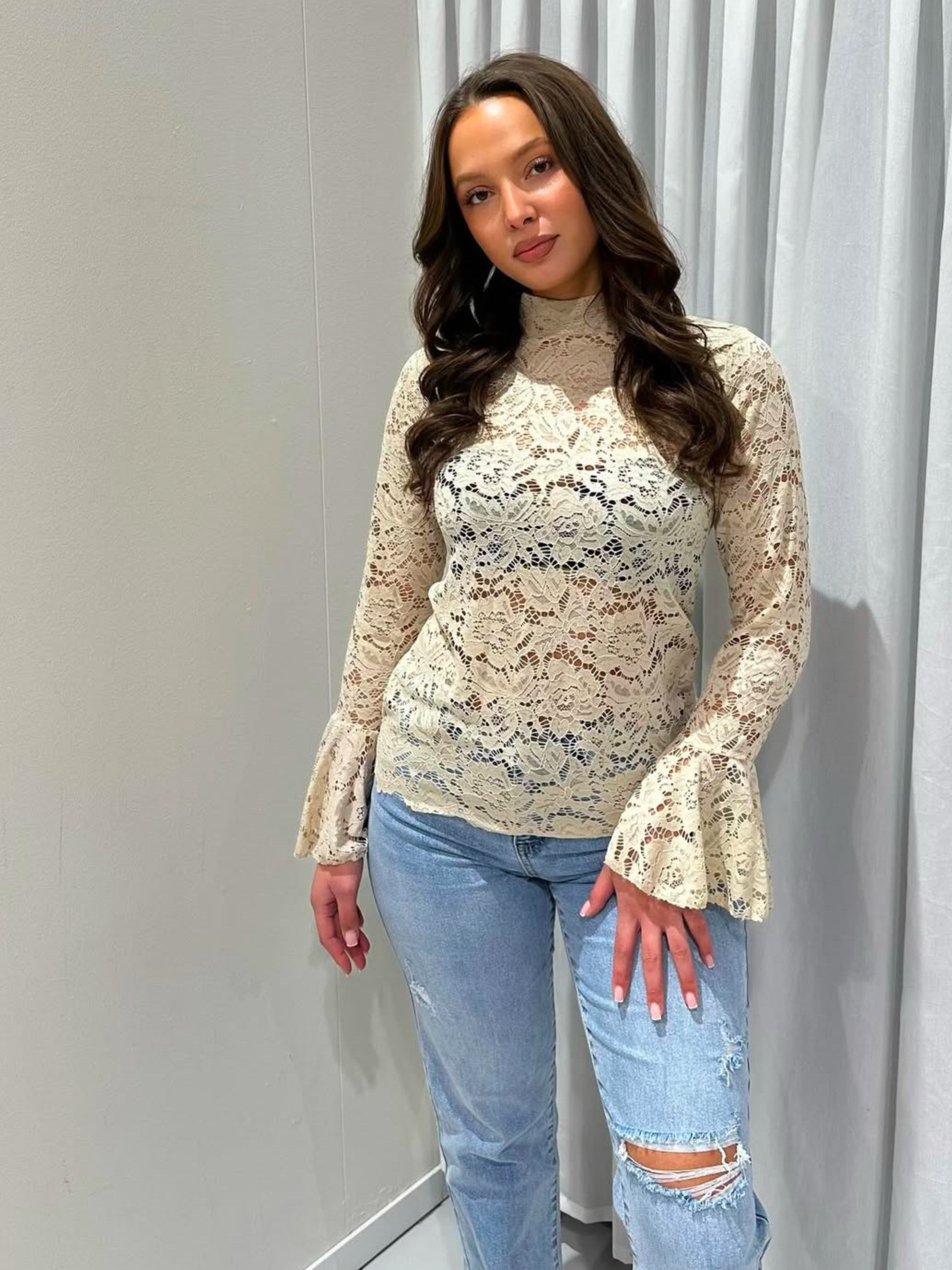 Micha kanten top wit met wijd uitlopende mouwen